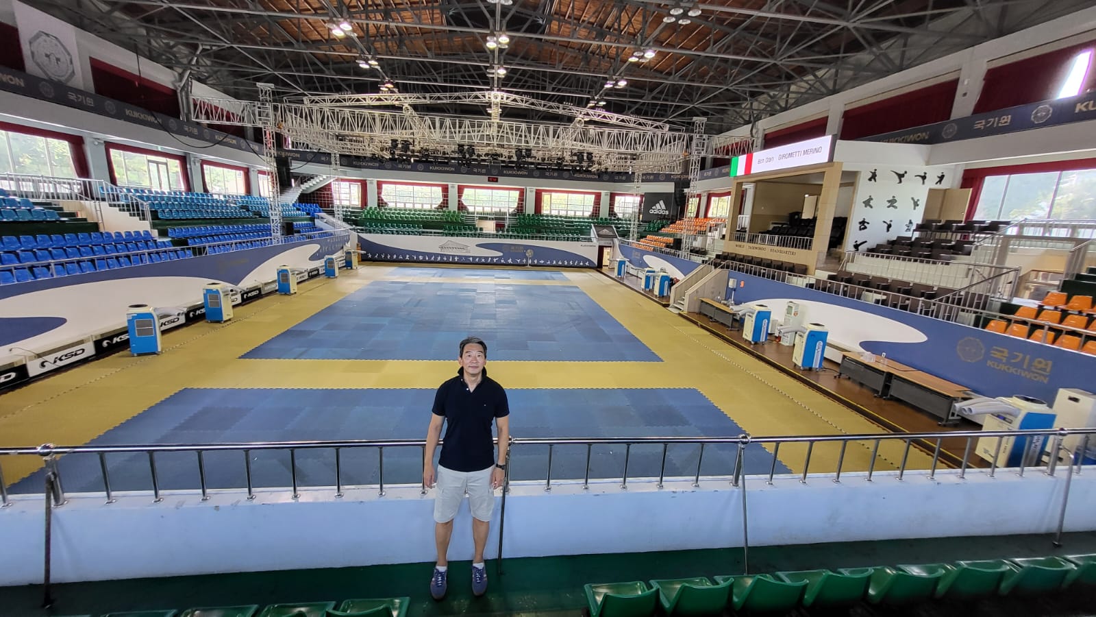 Yong-ho Jeun Kim en la Kukkiwon, sede mundial del Taekwondo en Seúl