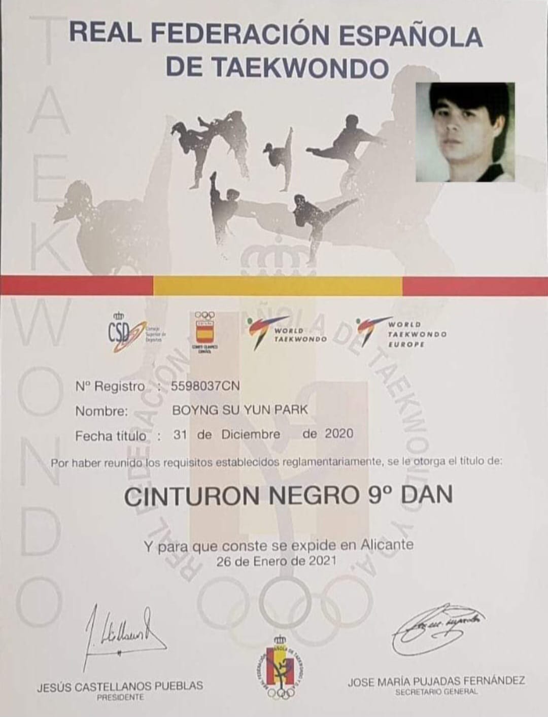 Título de Cinturón Negro 9º Dan del maestro Yun, expedido por la Real Federación Española de Taekwondo