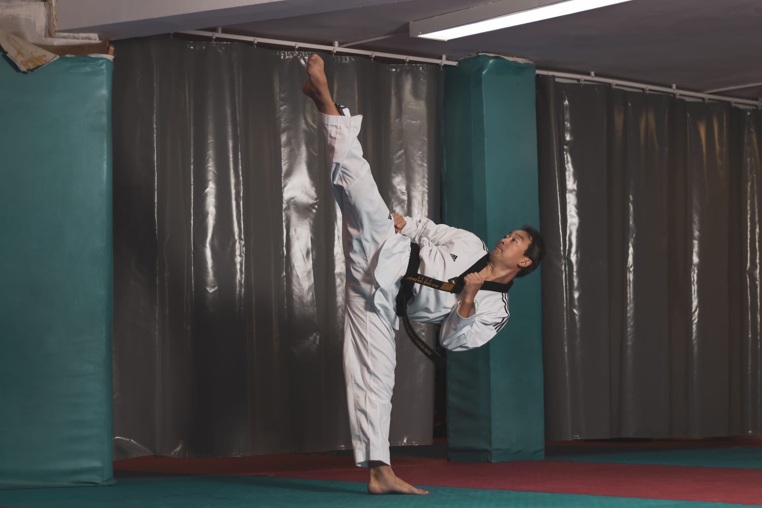 Entrenamiento de Taekwondo para adultos en la Escuela Jeun de Jaén